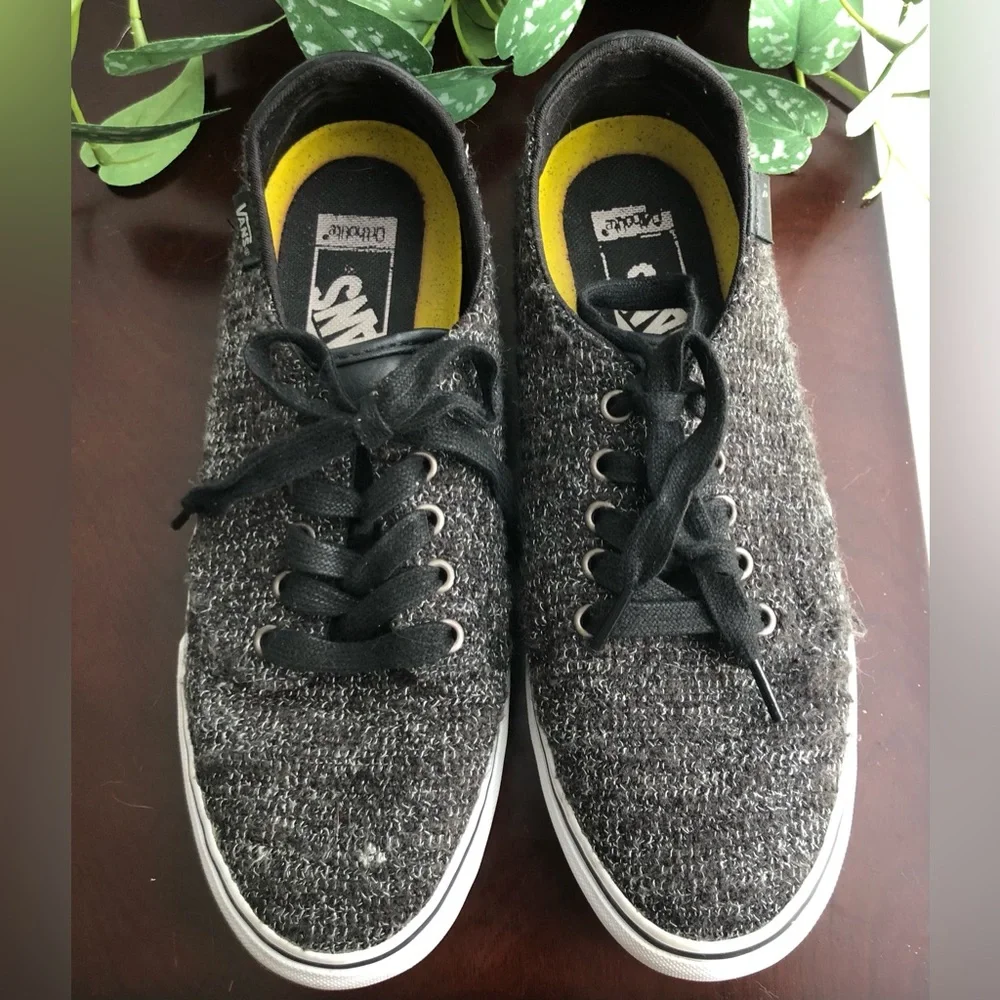 Vans Flannel OrthoLite Black White Low Top Sneakers Women’s Size 9.5